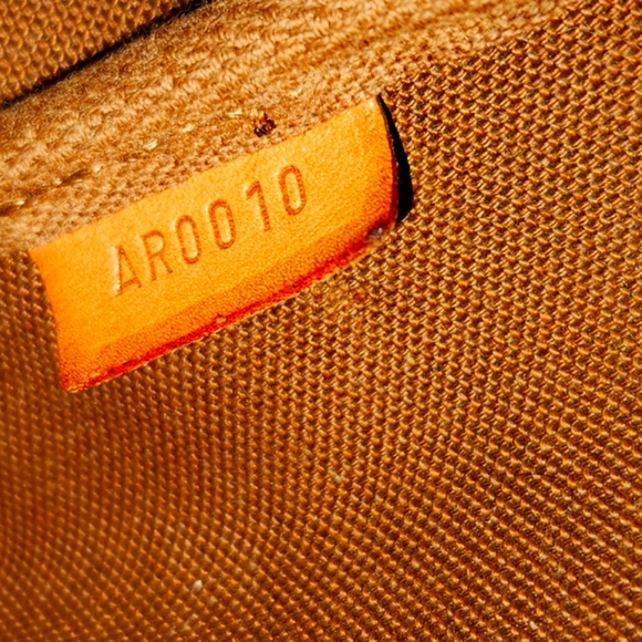 Louis Vuitton Pochette Accessories Purse DATE STAMPED AR0010 w/COA - Picture 11 of 16